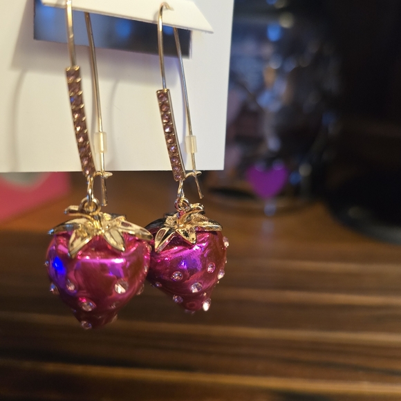 Betsey Johnson Strawberry Dangle Earrings! NWT! - Picture 13 of 15